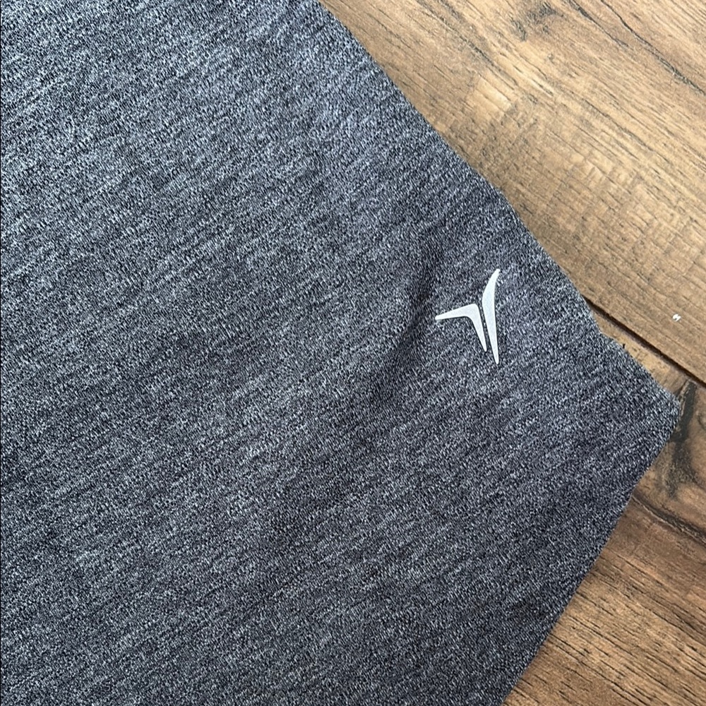 Old Navy Activewear Tank - Picture 4 of 6